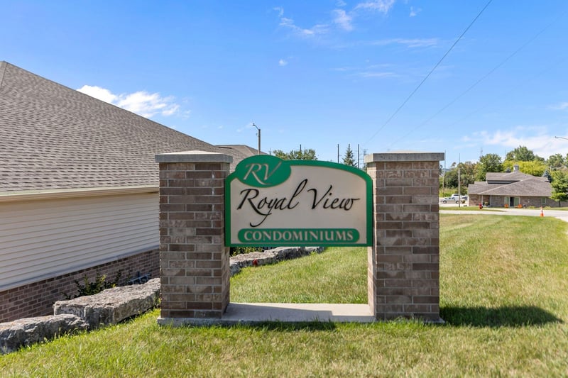 2157 Royal Crest Cir #1, Green Bay, WI 54311