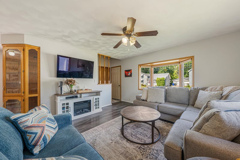 810 Oviatt St, Kaukauna, WI 54130-1529