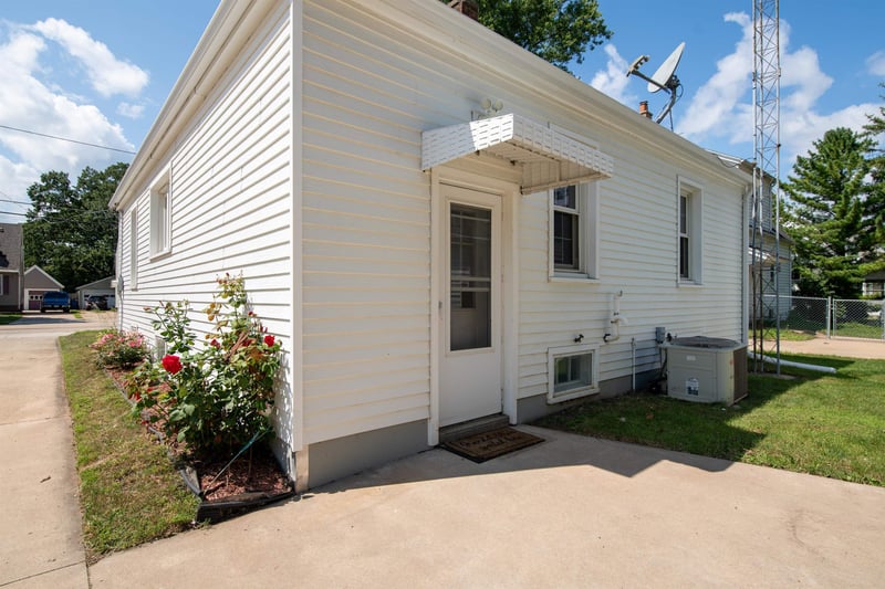 1642 Sheridan St, Oshkosh, WI 54901