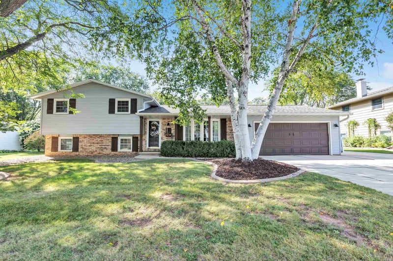 2824 Otto Ct, Green Bay, WI 54313