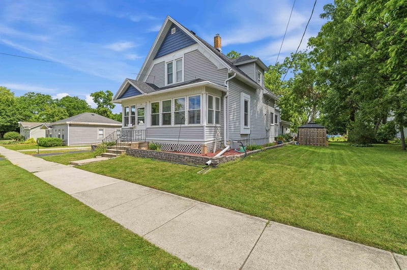 330 Jackson Ave, Omro, WI 54963