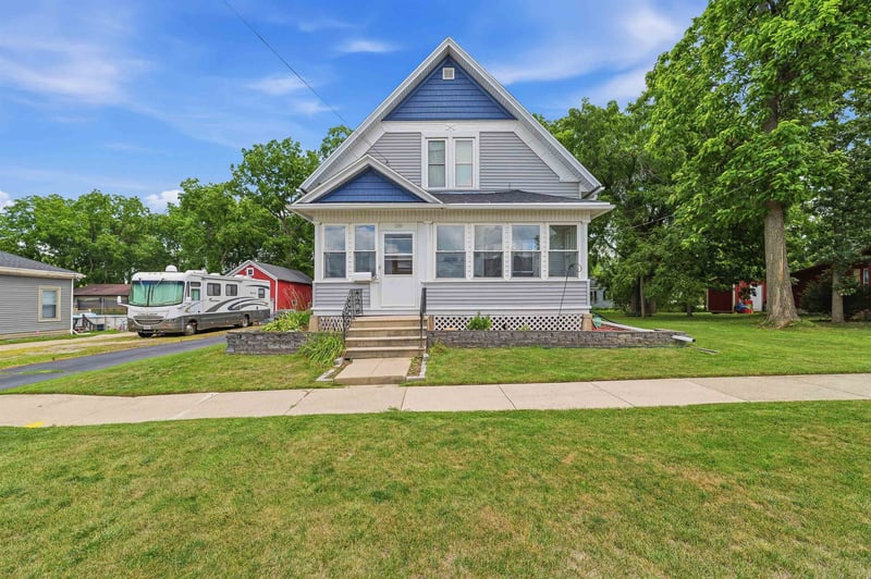 330 Jackson Ave, Omro, WI 54963