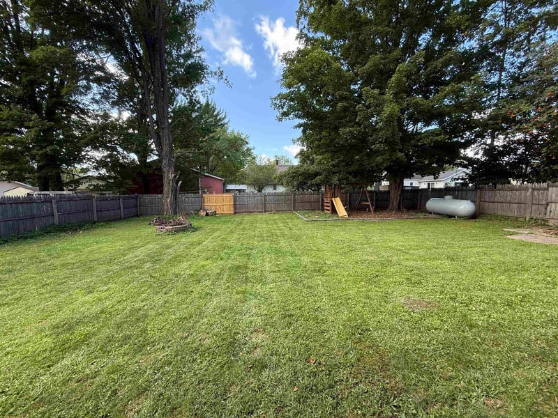 911 Main St, Gresham, WI 54128