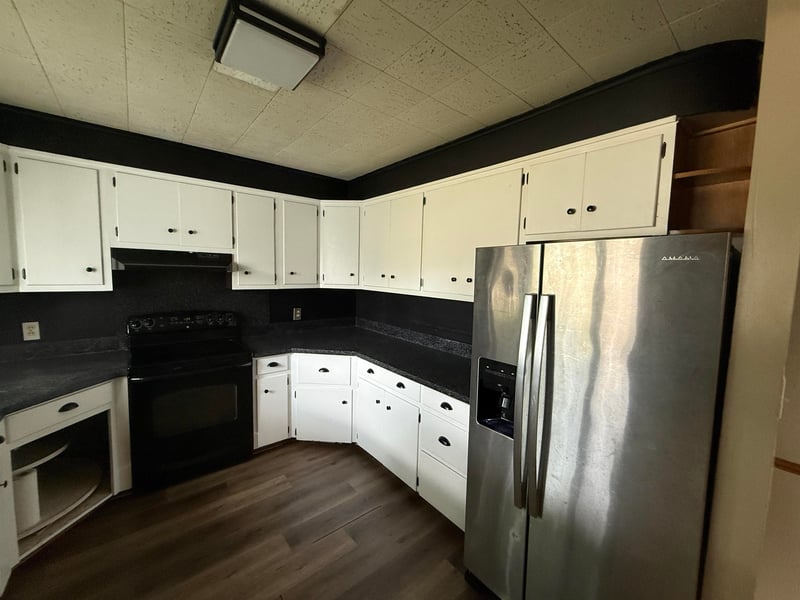 911 Main St, Gresham, WI 54128