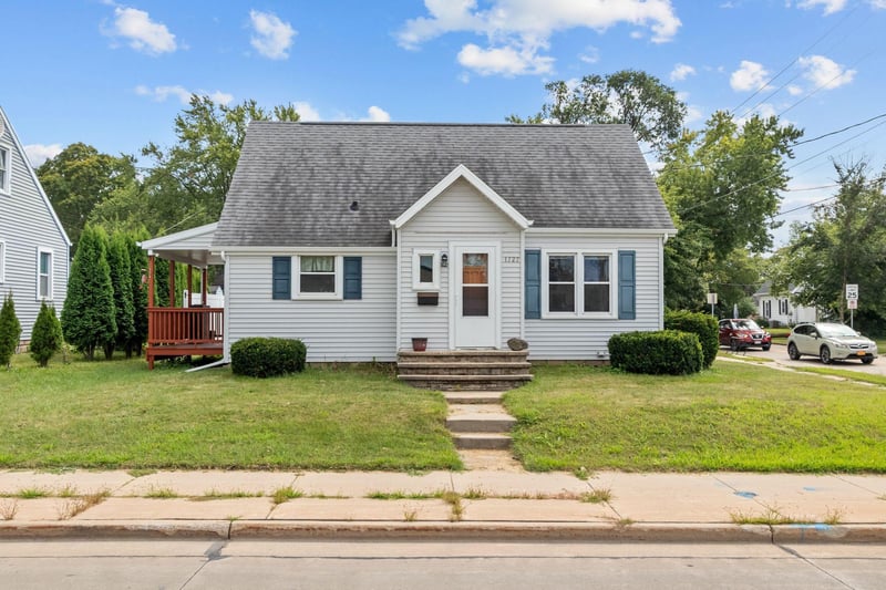 1727 W Wisconsin Ave, Appleton, WI 54914-3255