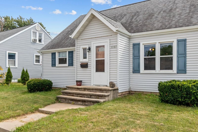 1727 W Wisconsin Ave, Appleton, WI 54914-3255