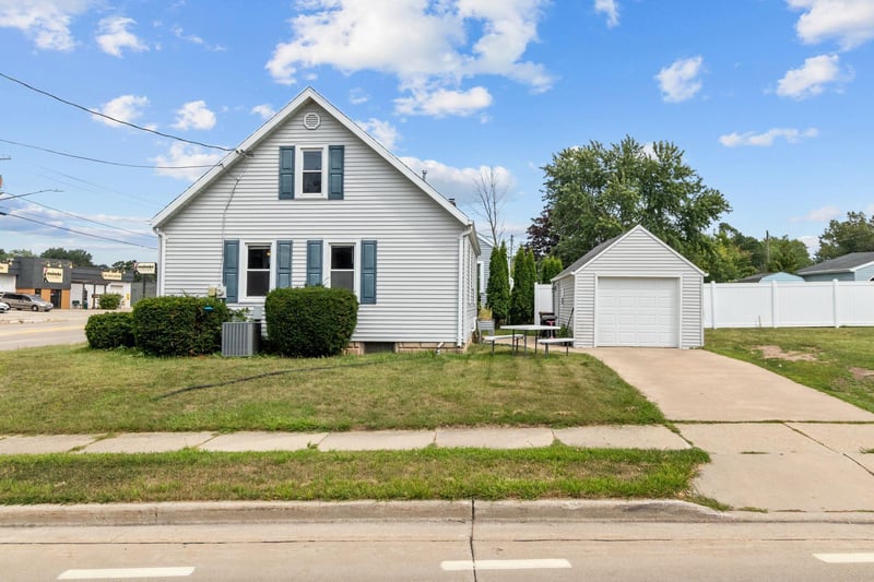1727 W Wisconsin Ave, Appleton, WI 54914-3255