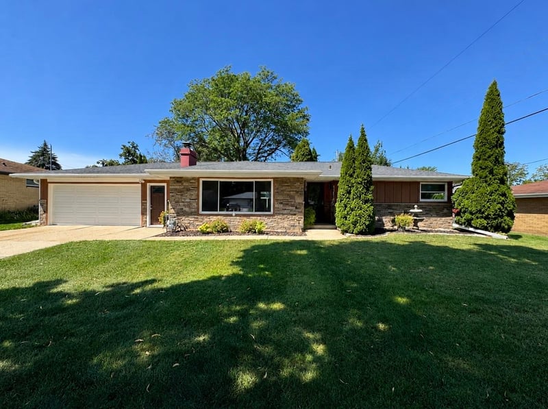 1700 Chateau Dr, Green Bay, WI 54301-9999