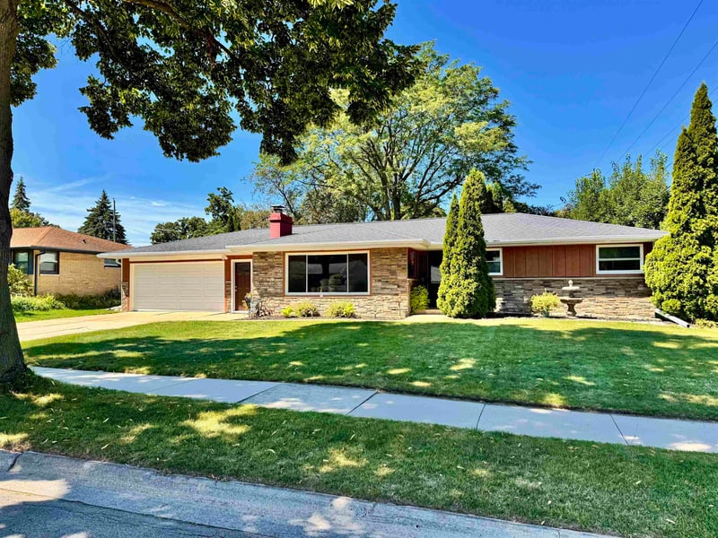 1700 Chateau Dr, Green Bay, WI 54301-9999