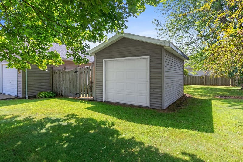 2093 Weedy St, Suamico, WI 54313