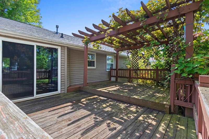 2093 Weedy St, Suamico, WI 54313