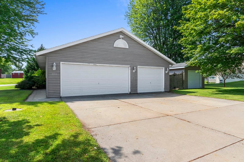 2093 Weedy St, Suamico, WI 54313