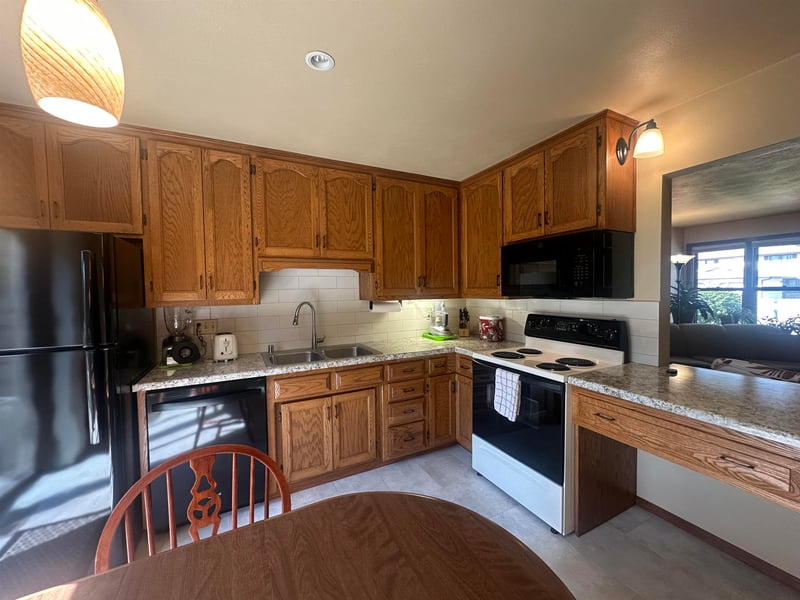 800 S Westhaven Pl #D, Appleton, WI 54914