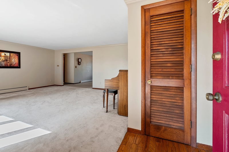 1192 Alice Dr, Green Bay, WI 54304