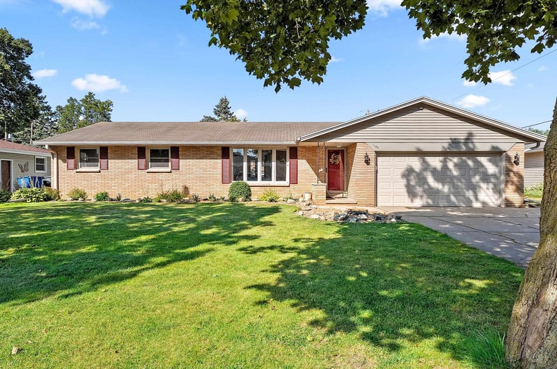 1192 Alice Dr, Green Bay, WI 54304