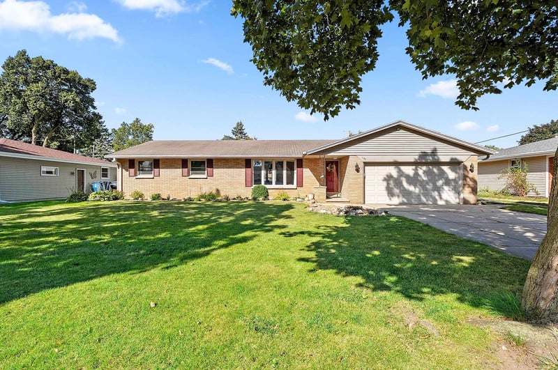 1192 Alice Dr, Green Bay, WI 54304