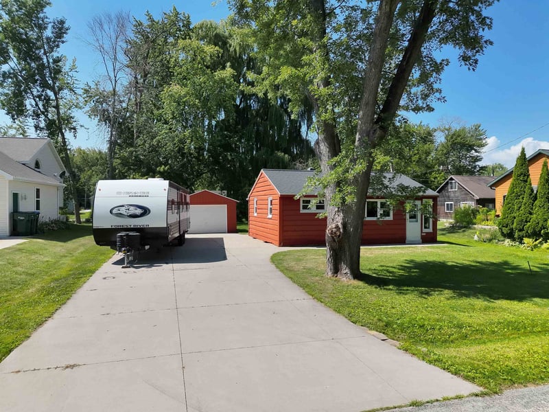 3933 Lloyd St, Green Bay, WI 54311-9770