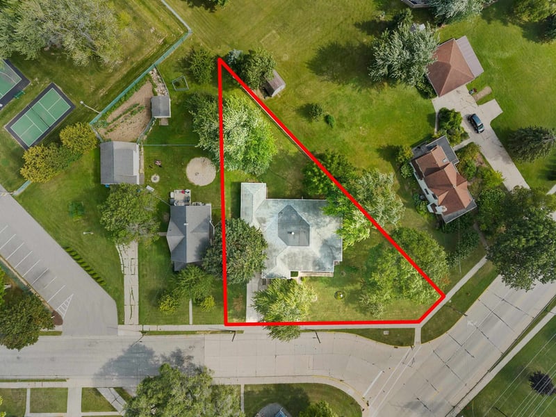 245 Darboy Rd, Combined Locks, WI 54113