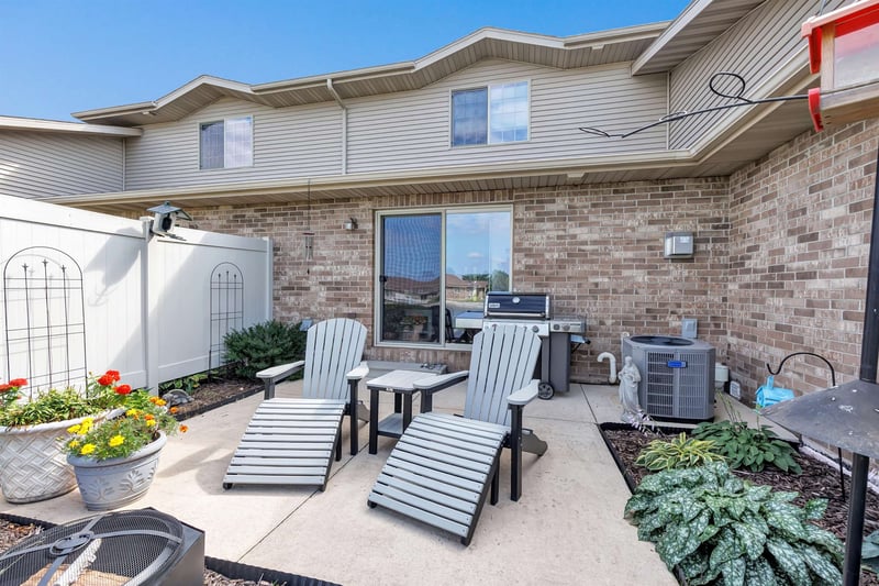1265 Pond View Cir, De Pere, WI 54115