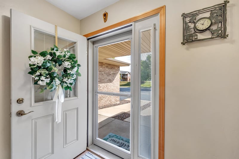 1265 Pond View Cir, De Pere, WI 54115