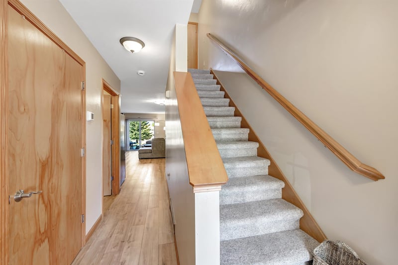 1265 Pond View Cir, De Pere, WI 54115