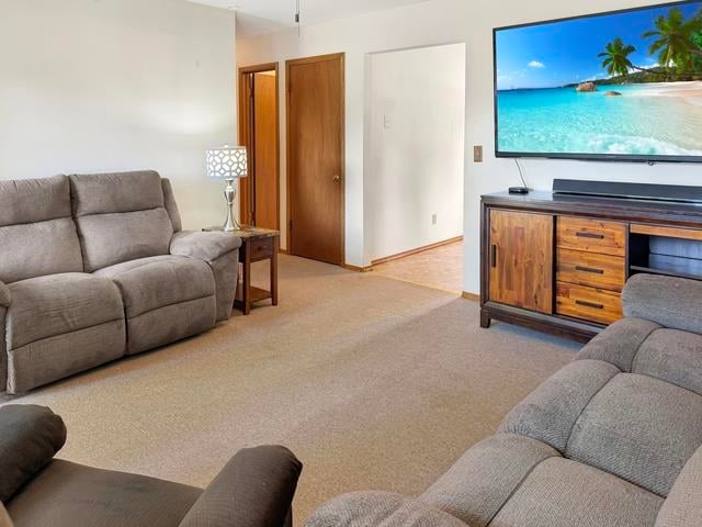 1003 Meadow Ln, Neenah, WI 54956
