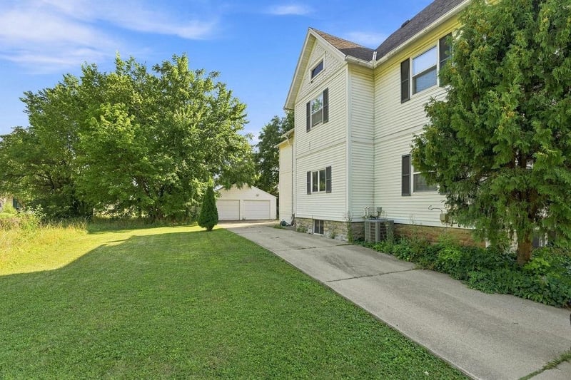 413 E Irving Ave, Oshkosh, WI 54901