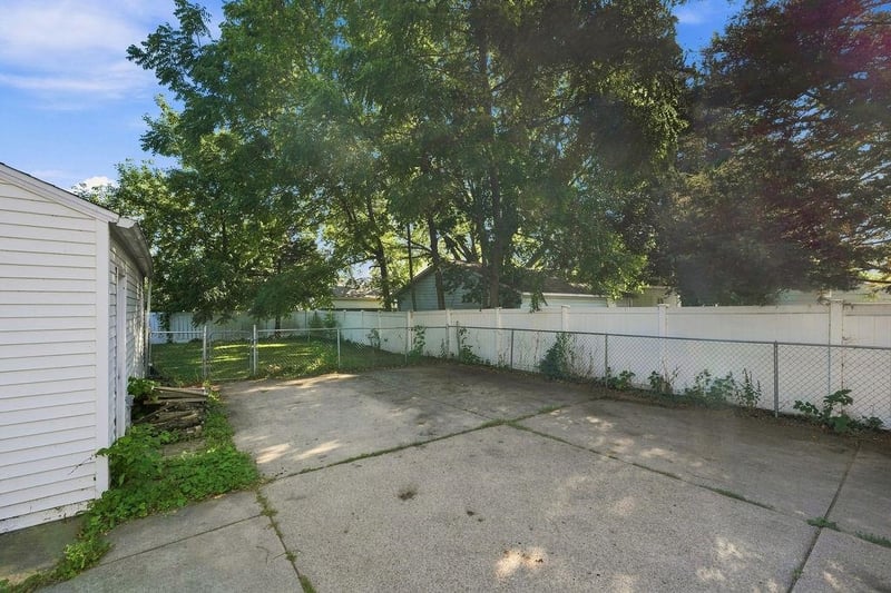 413 E Irving Ave, Oshkosh, WI 54901