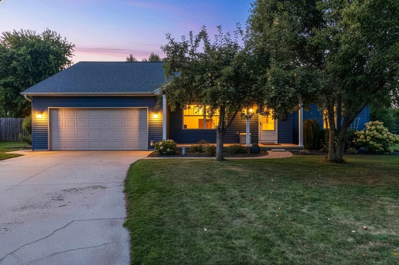 N1747 Hot Springs Ct, Greenville, WI 54942