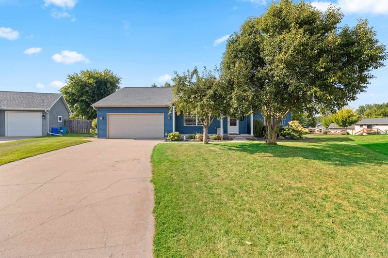 N1747 Hot Springs Ct, Greenville, WI 54942