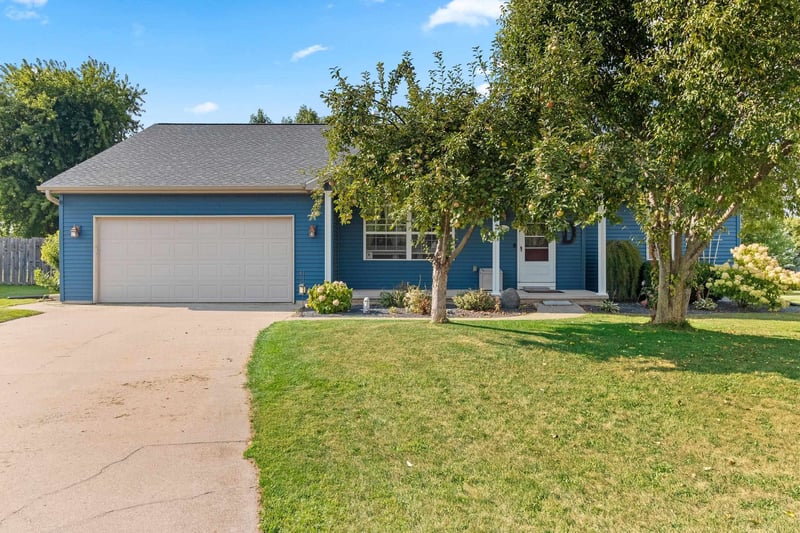 N1747 Hot Springs Ct, Greenville, WI 54942