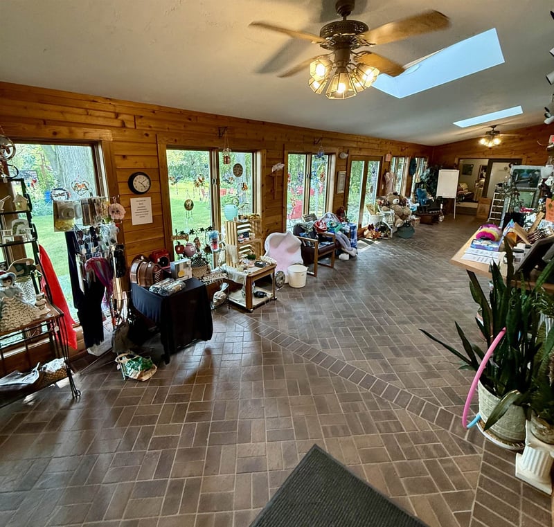 2330 Meadow Park Dr, Green Bay, WI 54311-6941