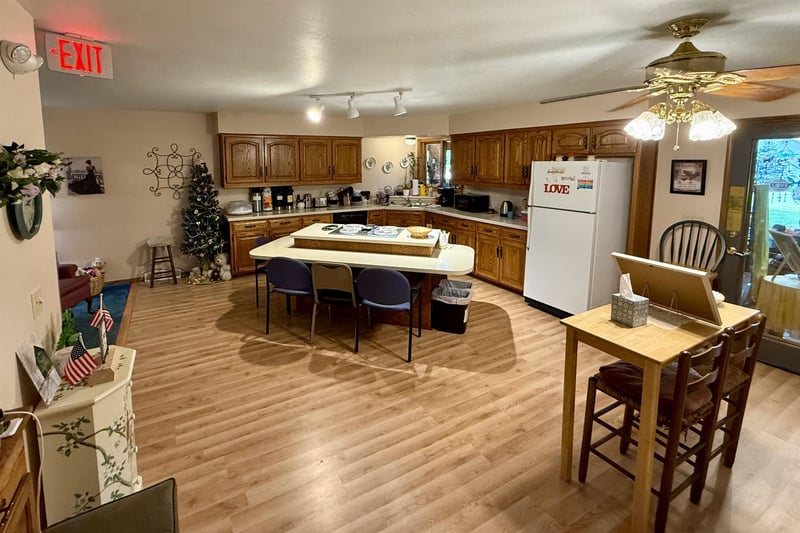 2330 Meadow Park Dr, Green Bay, WI 54311-6941