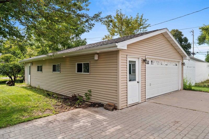 706 Roy Ave, Green Bay, WI 54303-3949