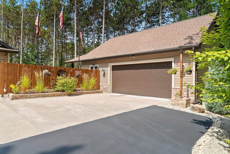 863 Maple Leaf Trl, Sobieski, WI 54171-9217