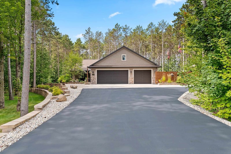 863 Maple Leaf Trl, Sobieski, WI 54171-9217