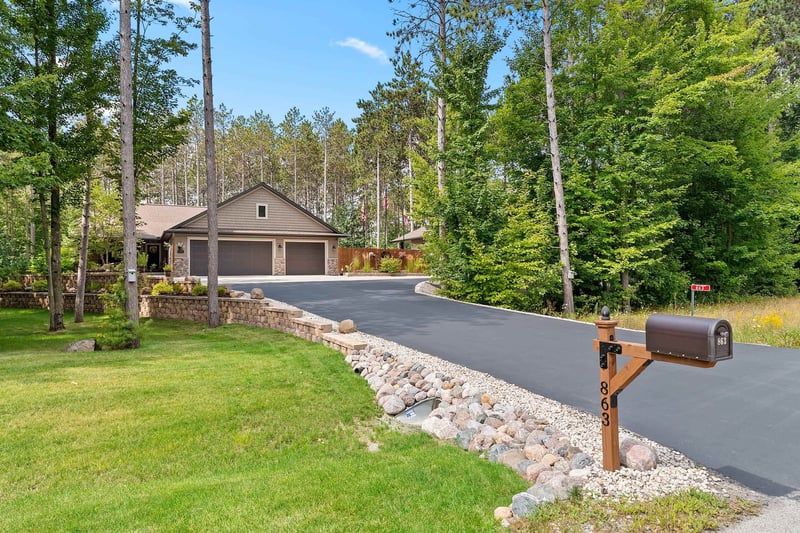 863 Maple Leaf Trl, Sobieski, WI 54171-9217
