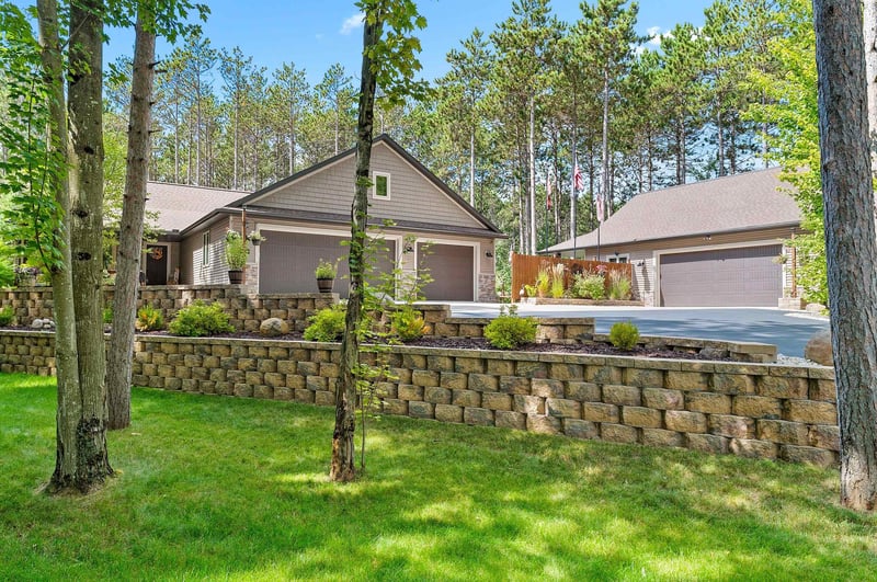 863 Maple Leaf Trl, Sobieski, WI 54171-9217