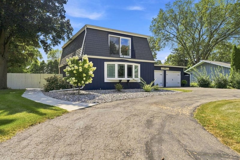 1378 Lake Breeze Rd, Oshkosh, WI 54904