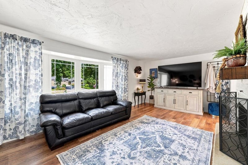 1378 Lake Breeze Rd, Oshkosh, WI 54904