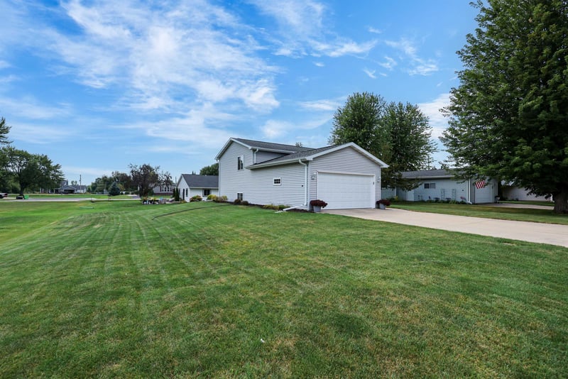 W7015 Verna Rd, Menasha, WI 54952