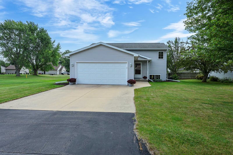 W7015 Verna Rd, Menasha, WI 54952