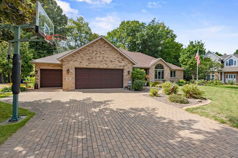 106 Wulgaert Way, Appleton, WI 54113
