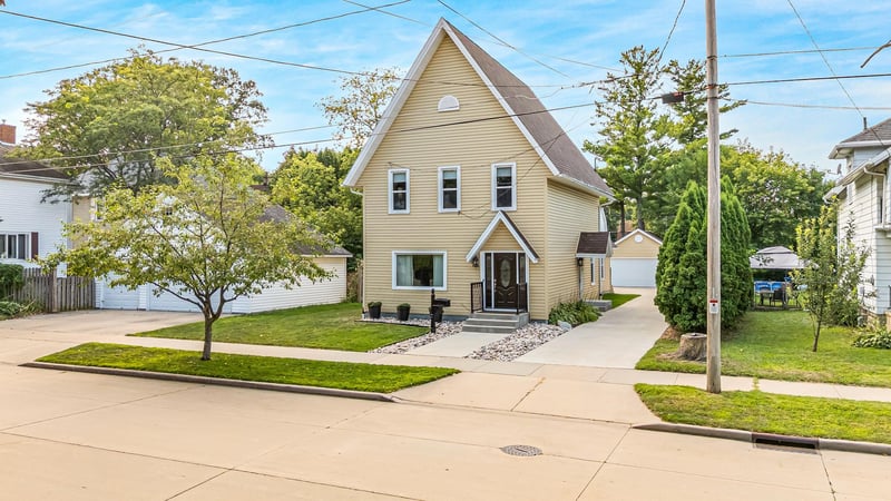 717 Powers St, Oshkosh, WI 54901-4656