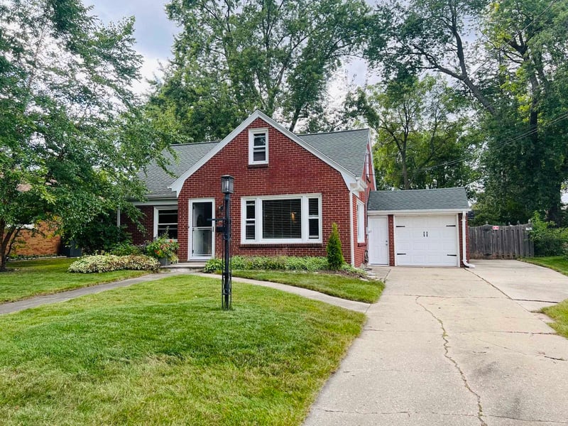 2374 Jourdain Ln, Green Bay, WI 54301-2138