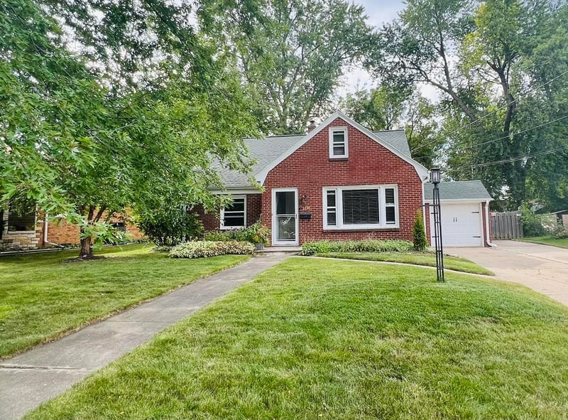 2374 Jourdain Ln, Green Bay, WI 54301-2138