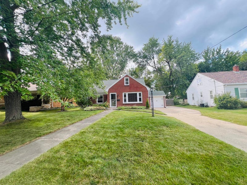 2374 Jourdain Ln, Green Bay, WI 54301-2138