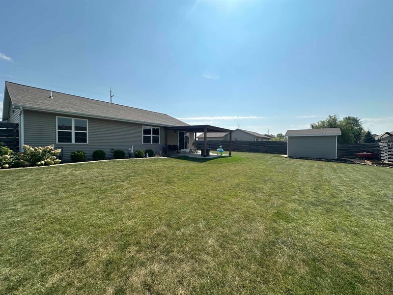 601 Debruin Rd, Combined Locks, WI 54113