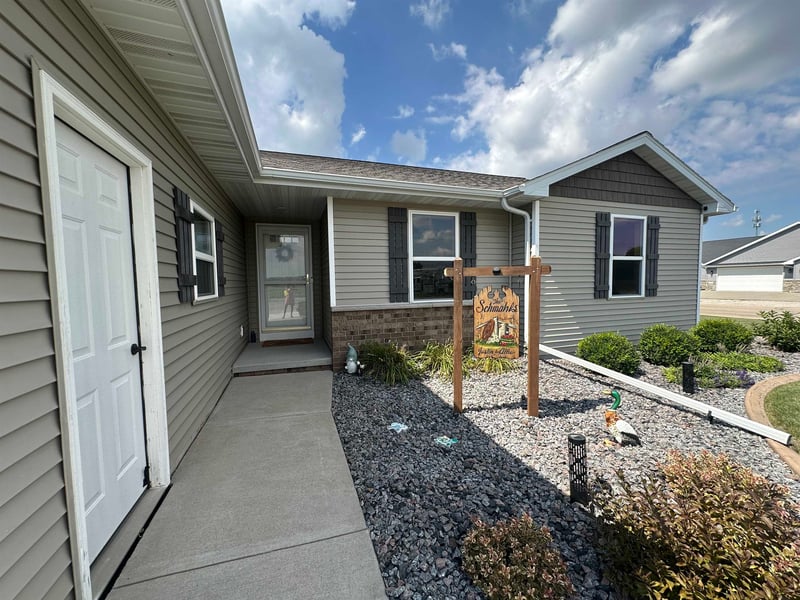 601 Debruin Rd, Combined Locks, WI 54113