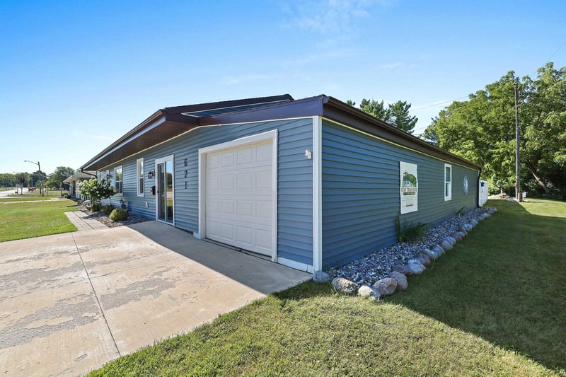621 Cook St, De Pere, WI 54115-3142
